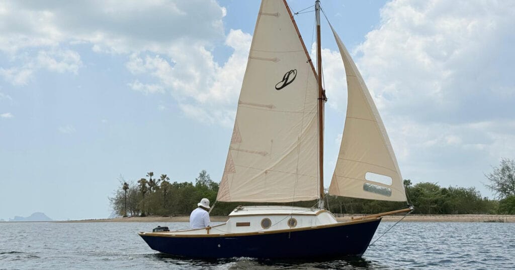 Stornaway 18 gliding across smooth water in Krabi